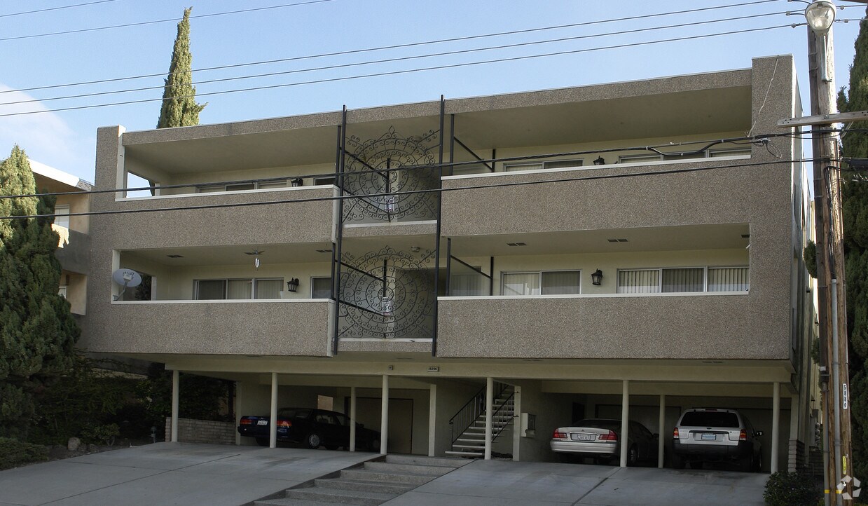 Foto del edificio - 16296 Saratoga St