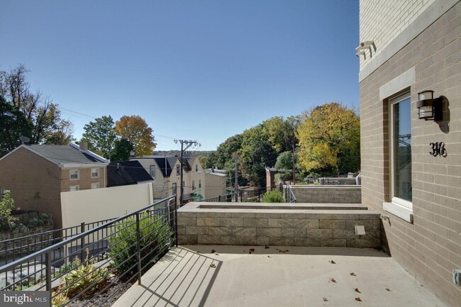 Building Photo - 312 Green Ln