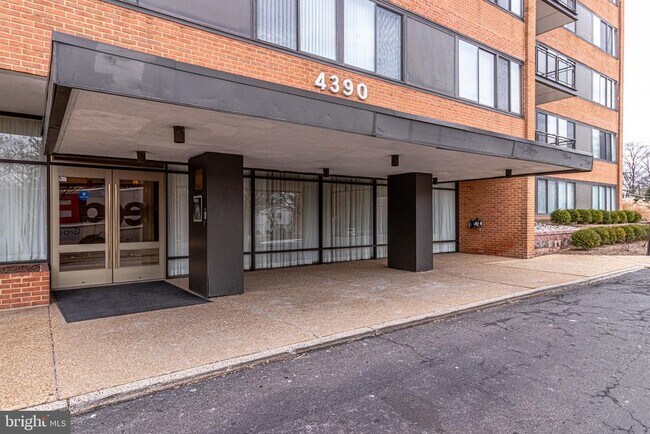 Building Photo - 4390 Lorcom Ln