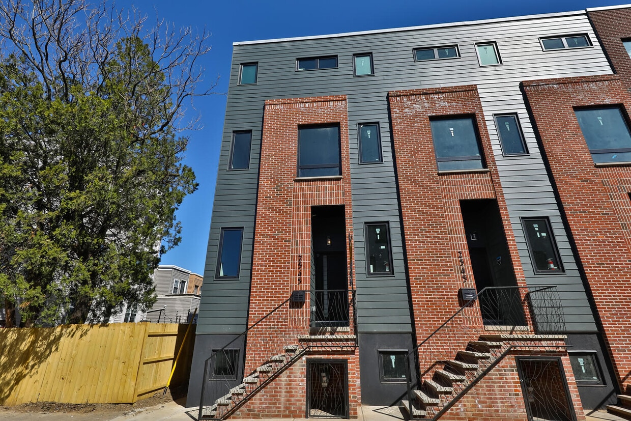 Primary Photo - 2541 Turner St