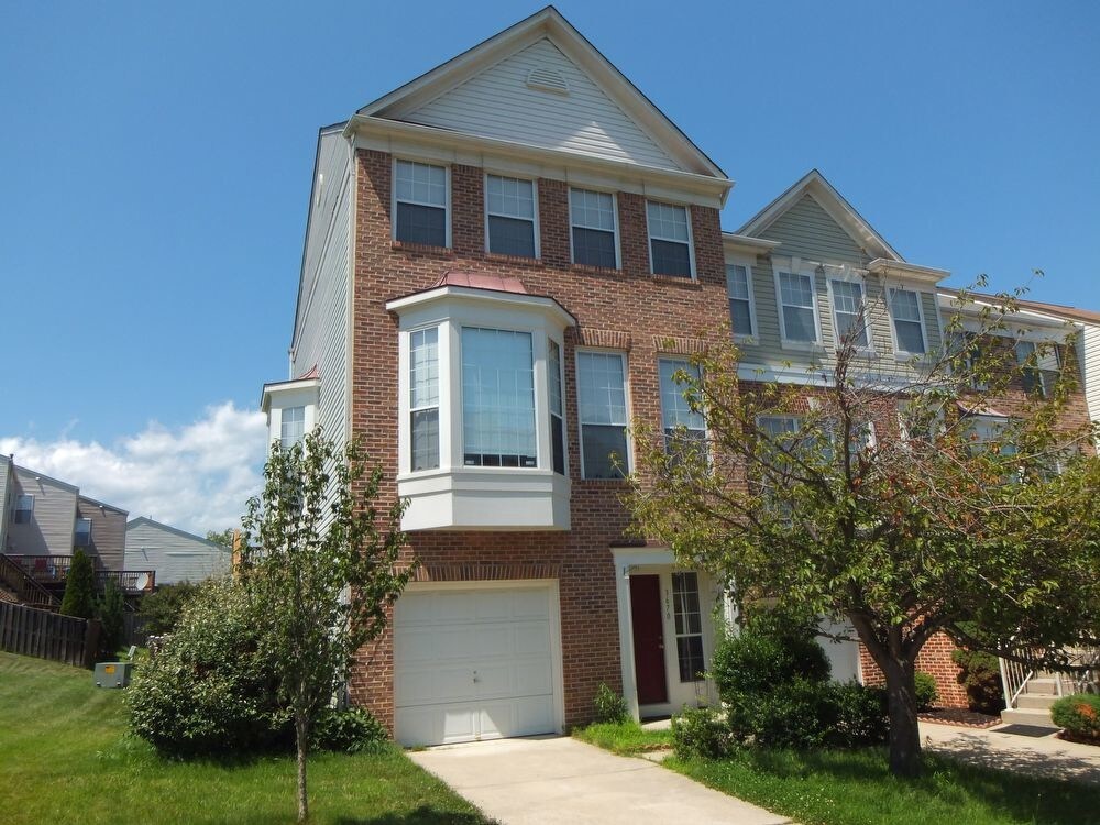 Primary Photo - End unit water view TH for rent in Lake Ridge