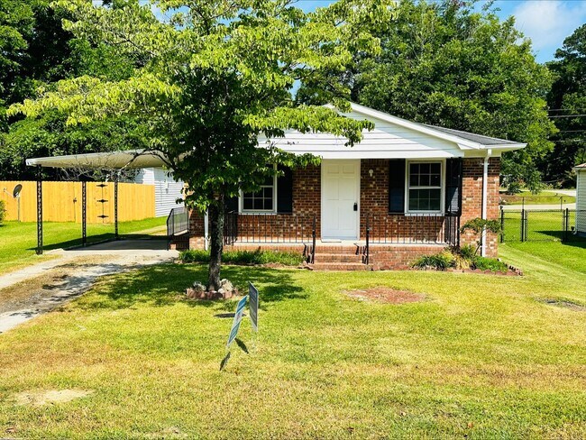 Building Photo - PRICE DROP! DEPOSIT FREE OPTIONS!!  Charmi...
