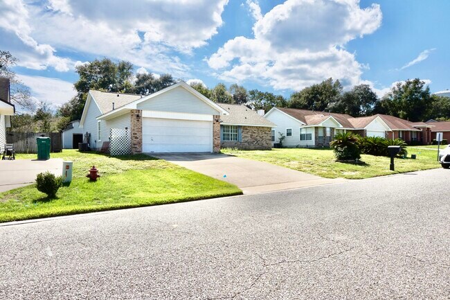 Building Photo - 2822 Tamiami Trail
