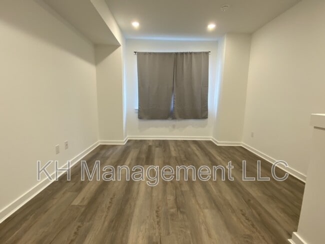 Building Photo - 976 N 45th St