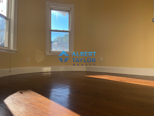 Foto del edificio - 19 Parker Hill Ave