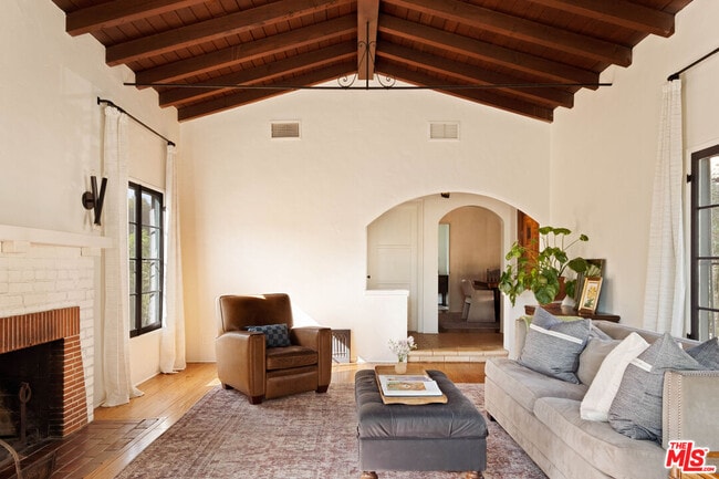 Building Photo - 1363 Spazier Ave