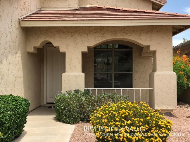 Building Photo - Spacious 5/3 Arowhead + Pool + 3 car Garage!