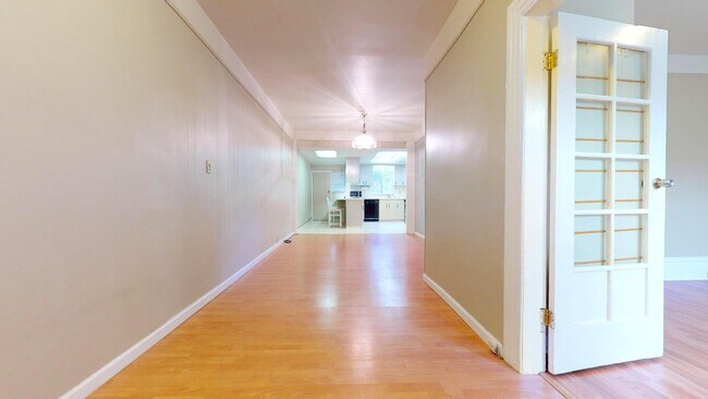 Building Photo - 542 5th Ave