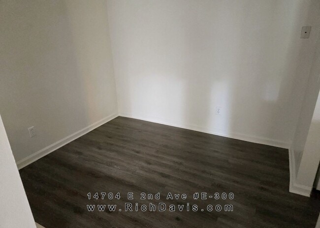 Building Photo - Great location off Sable and 2nd with lots...