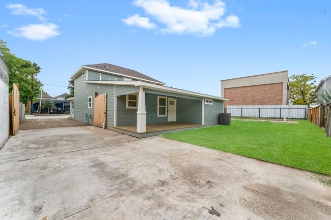 Building Photo - 1507 N Durham Dr