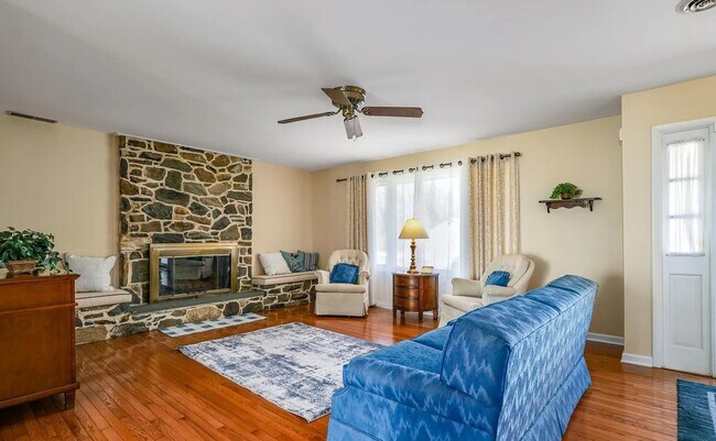 Foto del edificio - 44 Pocahontas Dr