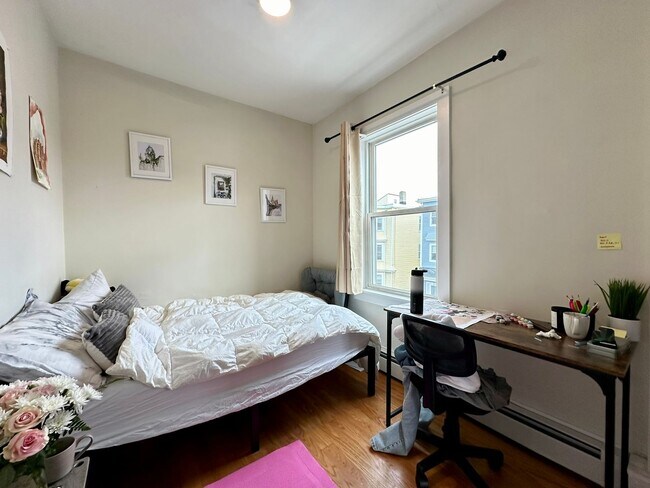 Building Photo - Mission Hill Area. Available September 1, ...