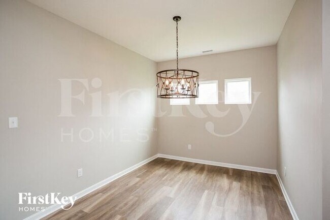 Foto del edificio - 671 Springdale Ln