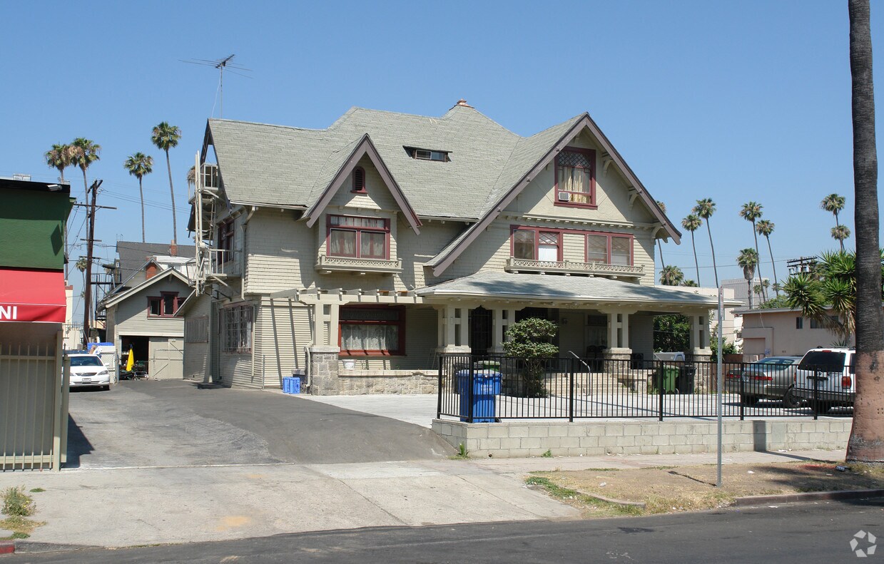 Primary Photo - 987 Magnolia Ave
