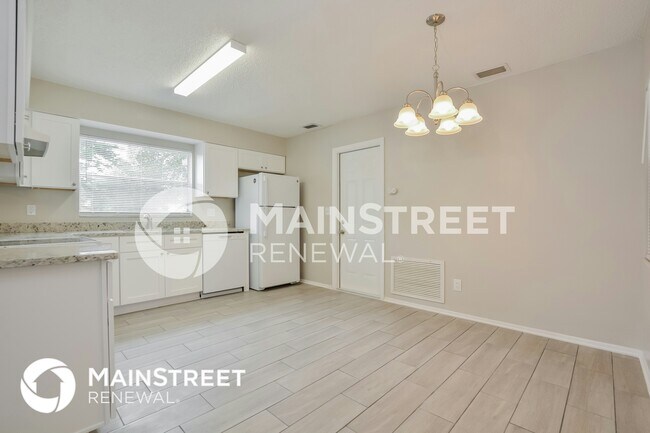 Building Photo - 908 E Normandy Blvd