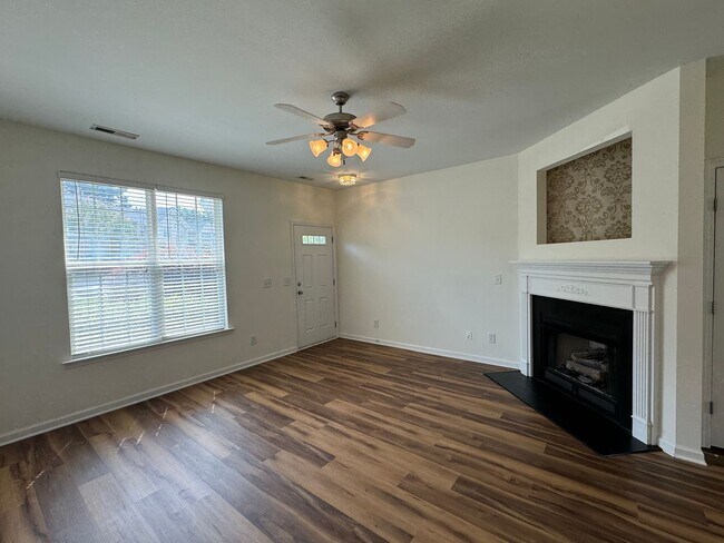 Foto del edificio - 2 Bedroom, 2 1/2 Bath Townhouse in Morrisv...