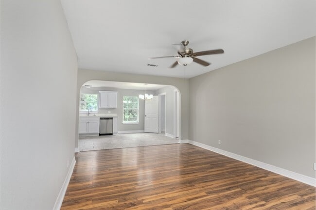 Building Photo - 512 N Inwood Dr