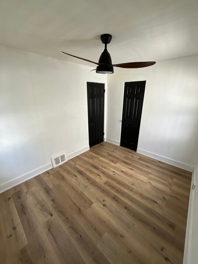 Foto del edificio - 828 E 35th Pl