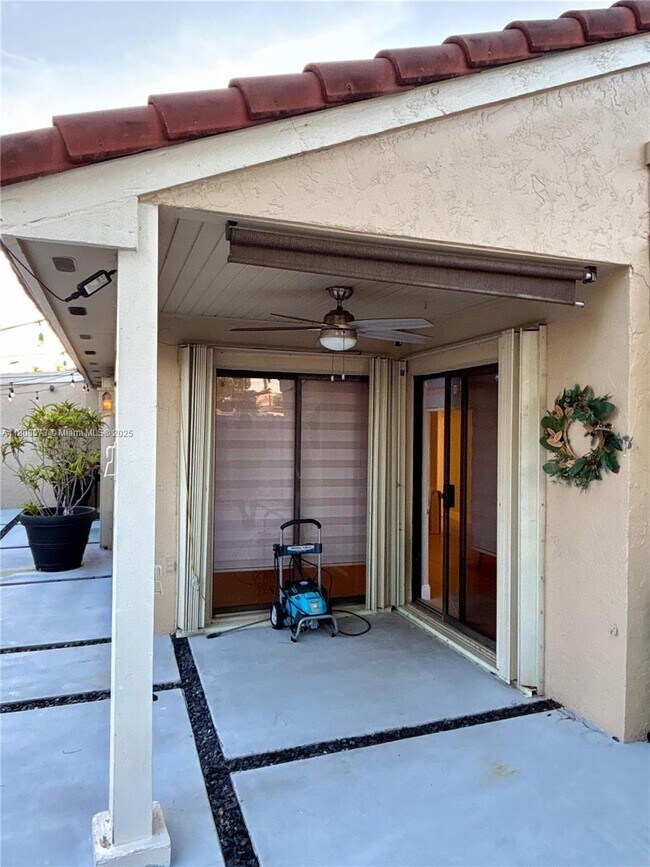 Foto del edificio - 6542 NW 171st St