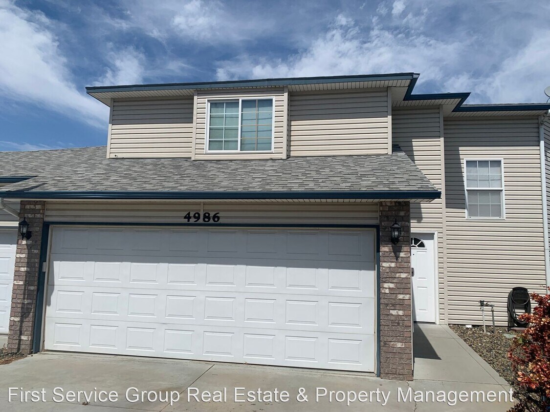 Primary Photo - 2 br, 2.5 bath House - 4986 Hillcrest View...