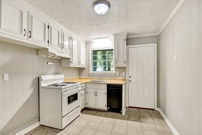 Foto del edificio - 80 Cedar Dr