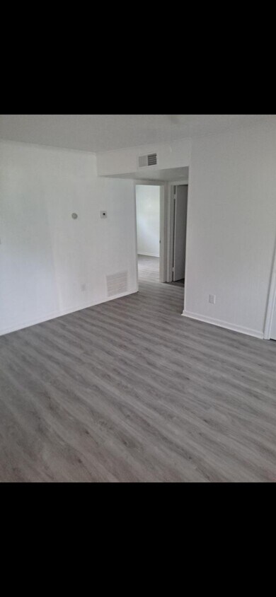 Living Room - 1001 Spring St