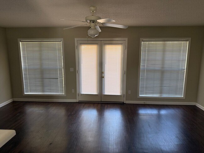 Building Photo - 111 Woodberry Dr