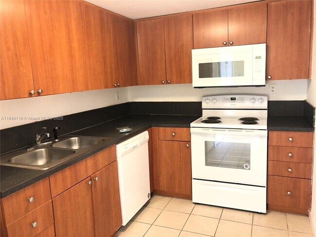 Foto del edificio - 8261 NW 8th St