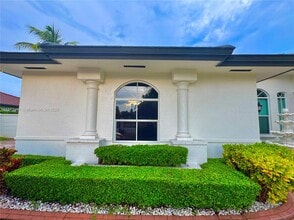 Building Photo - 105 NW 123rd Ave