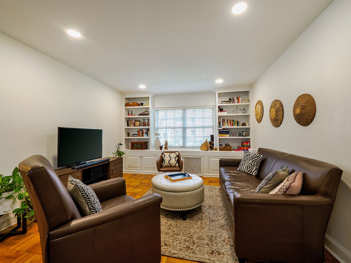 1608 W Abingdon Dr Unit 102, Alexandria, VA 22314 Condo for Rent in