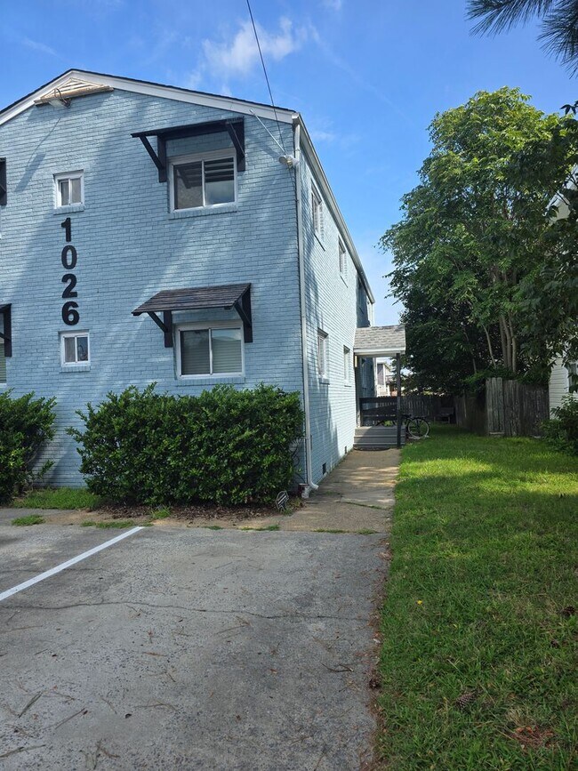 Foto del edificio - 1026 Little Bay Ave