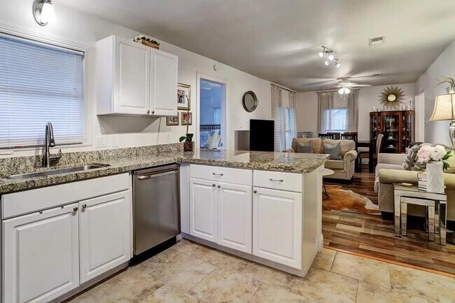 Foto del edificio - 619 E 12th 1/2 St