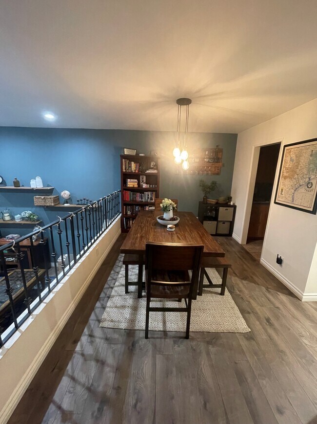 Foto del edificio - 15221 W Magnolia Blvd