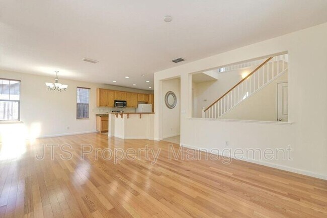 Foto del edificio - 280 Soaring Hawk Ln