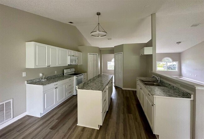 Foto del edificio - 33 Prosperity Ln