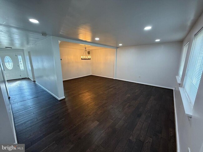 Foto del edificio - 8049 St Annes Ct
