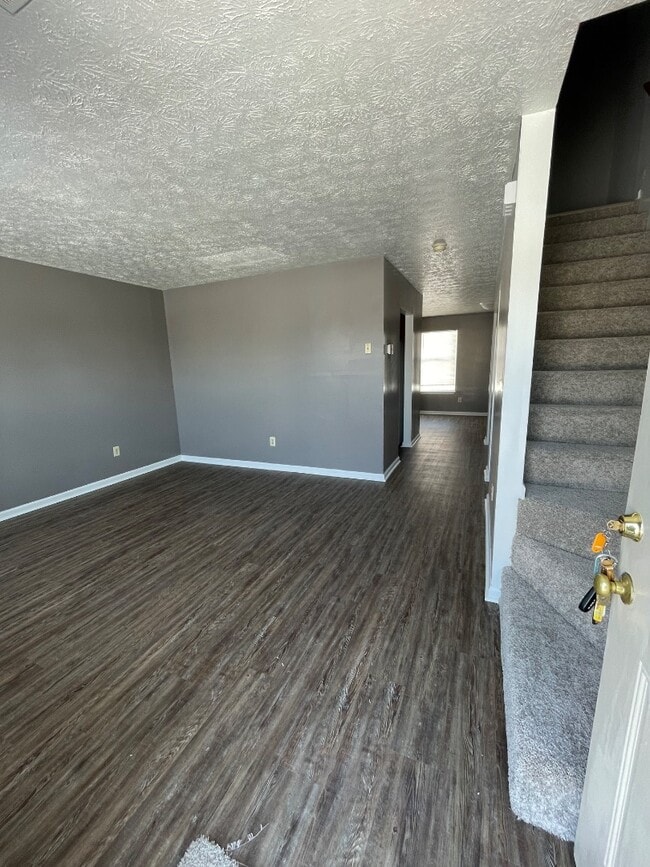 Photo - 98 Andrea Dr Townhome