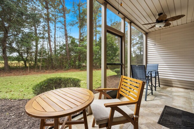 Foto del edificio - 390 Pinehurst Ln