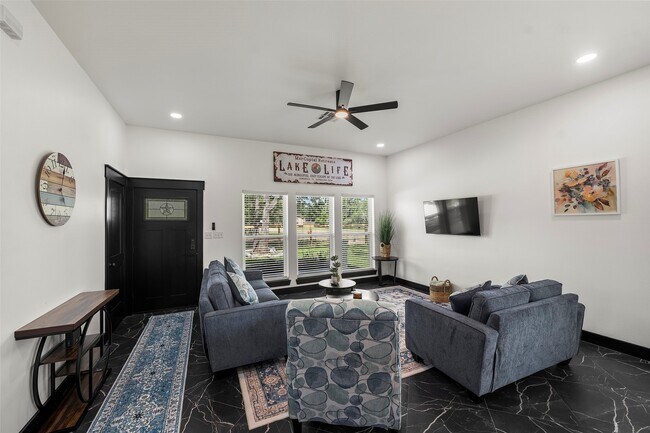 Foto del edificio - 310 Sweet Gum Ln