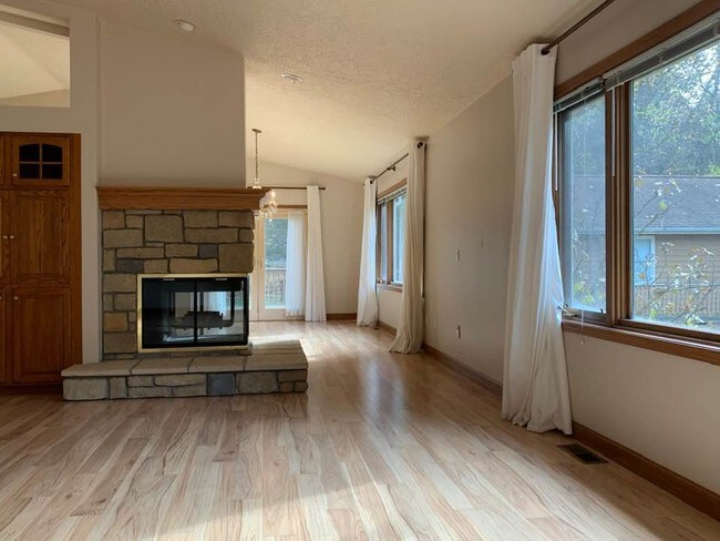 Foto del edificio - 9419 Highland View Dr