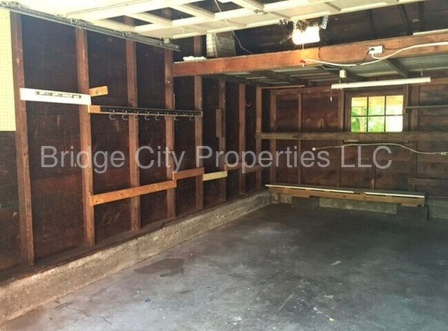 Foto del edificio - Laurelhurst Original, 3bed + Den , 2 bath no pets.