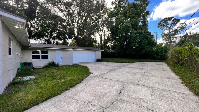 Foto del edificio - Charming 4 Bedroom, 2 Bathroom Home in Altamonte Springs!!