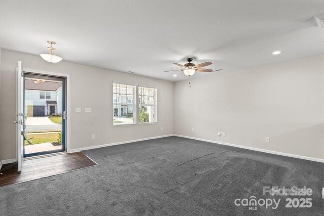 Building Photo - 134 Clove Hitch Dr