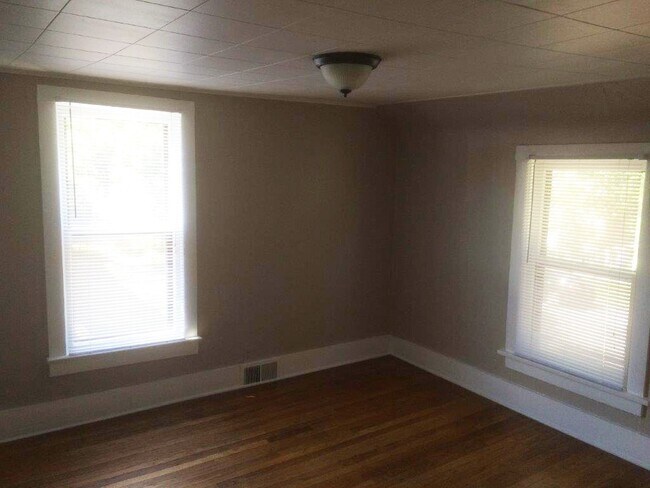 Foto del edificio - 421 E Market St