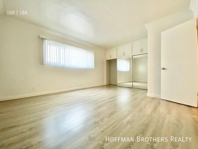 Building Photo - 2108 S Bentley Ave