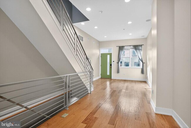 Foto del edificio - 419 Emily St