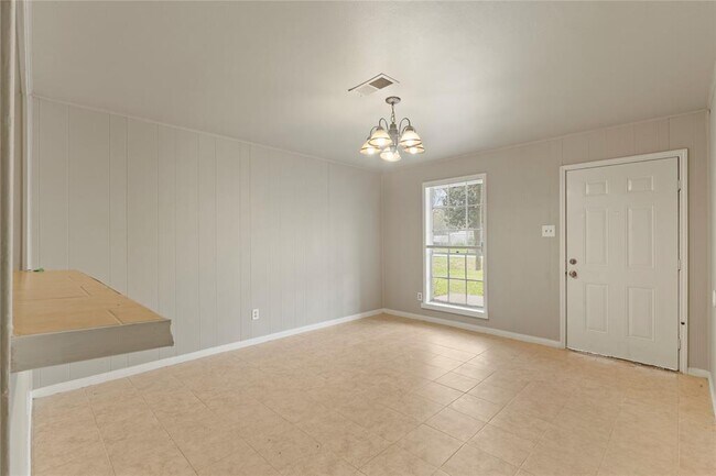 Building Photo - 12735 Arp St