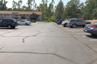 Building Photo - 910 Canby Rd