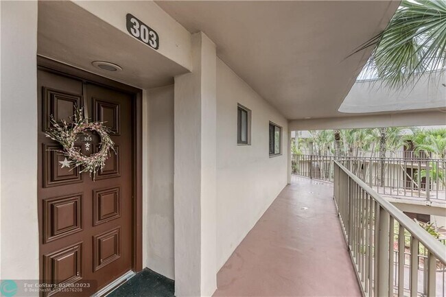 Building Photo - 5190 Las Verdes Cir
