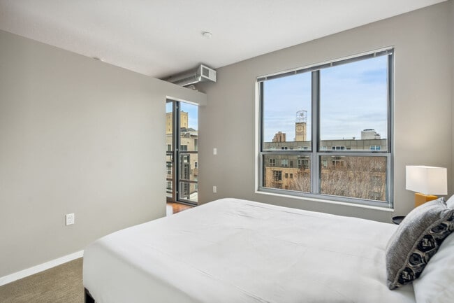 Building Photo - 616 Washington Ave S